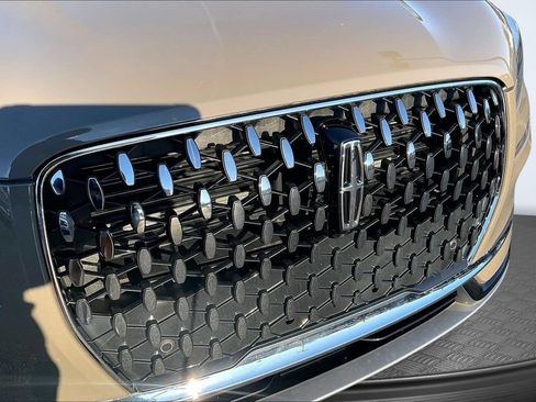 Used 2025 Lincoln Corsair Reserve FWD image 33