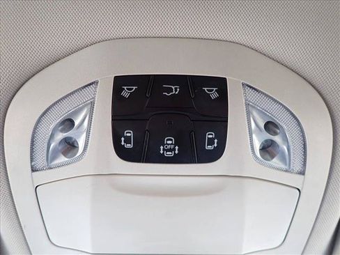 Used 2023 Chrysler Pacifica Touring-L FWD image 24