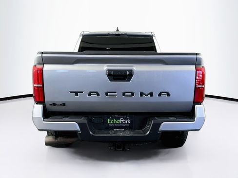 Used 2025 Toyota Tacoma TRD Off-Road AWD/4WD image 7
