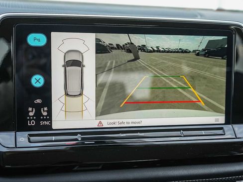 Certified 2024 Volkswagen Atlas SE image 24