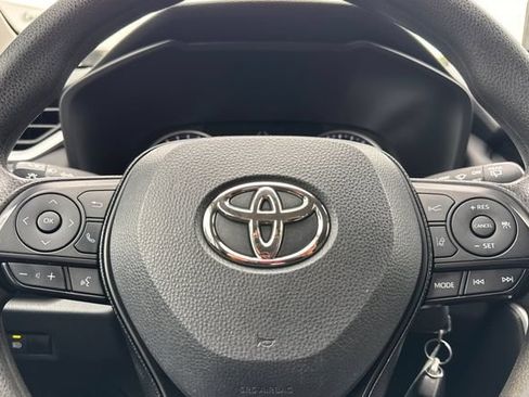 Used 2021 Toyota RAV4 LE AWD/4WD image 34