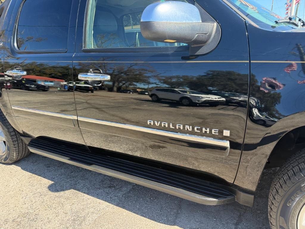 Used 2009 Chevrolet Avalanche LTZ RWD image 4