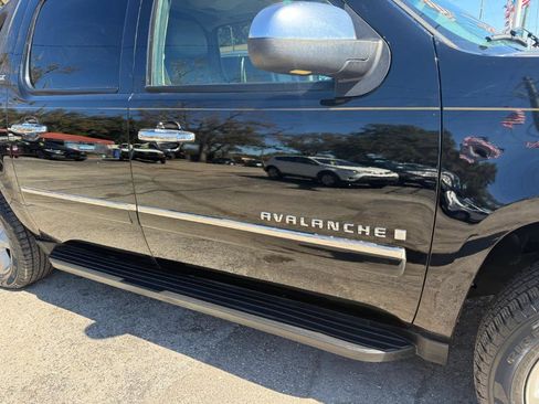 Used 2009 Chevrolet Avalanche LTZ RWD image 4