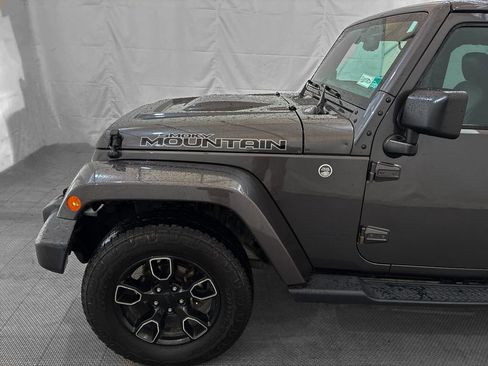 Used 2017 Jeep Wrangler Unlimited Sahara AWD/4WD image 3