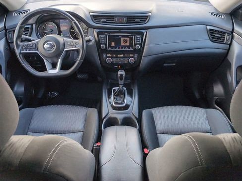 Used 2018 Nissan Rogue SV w/ Premium Package image 20