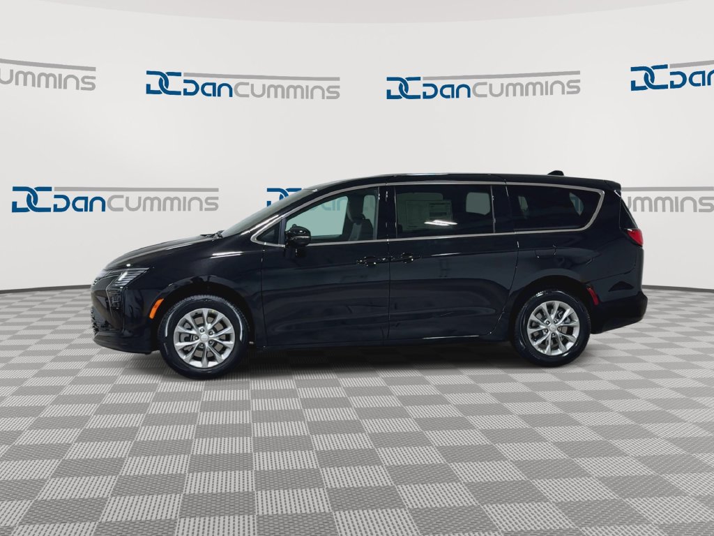 New 2027 Chrysler Pacifica Select w/ Family Tech Group AWD/4WD image 6