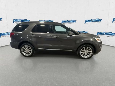 Used 2017 Ford Explorer Limited AWD/4WD image 13