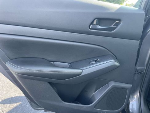 Used 2025 Nissan Altima 2.5 SV FWD image 11