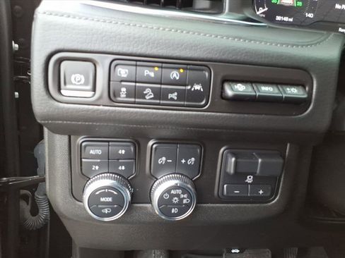 Used 2024 GMC Yukon Denali w/ Advanced Technology Package image 17