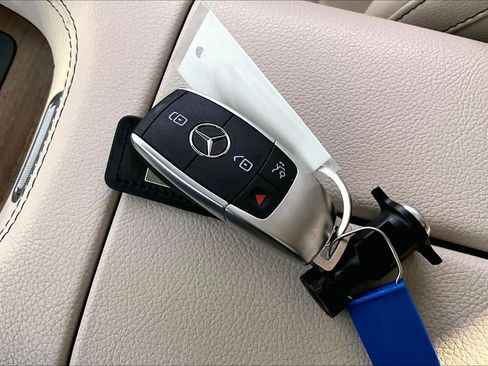 Used 2023 Mercedes-Benz GLS 450 4MATIC image 15