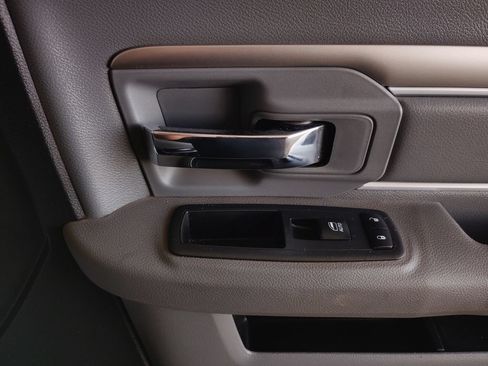 Used 2018 RAM 1500 Express AWD/4WD image 12