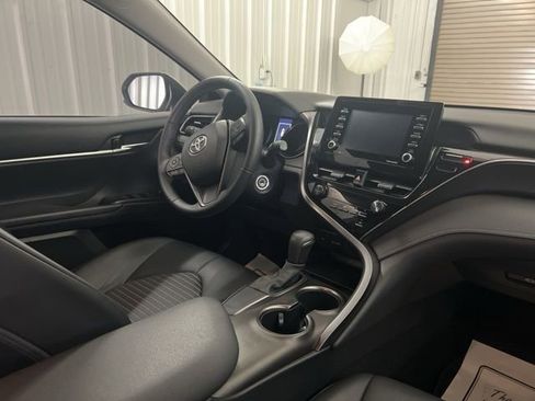 Used 2021 Toyota Camry SE image 18