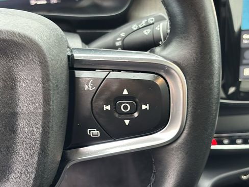 Certified 2025 Volvo XC40 B5 Plus image 17