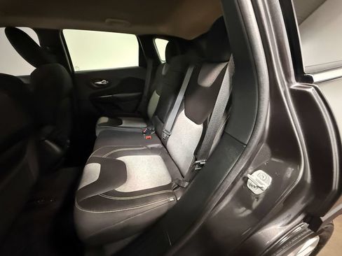 Used 2014 Jeep Cherokee Latitude FWD image 8