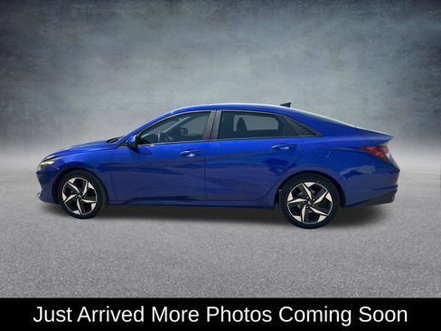 Used 2023 Hyundai Elantra SEL w/ Convenience Package FWD image 2