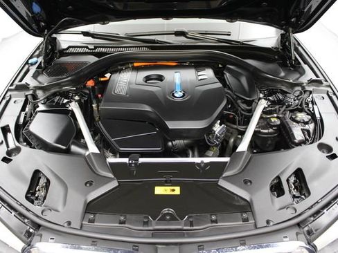 Used 2018 BMW 530e xDrive AWD/4WD image 34