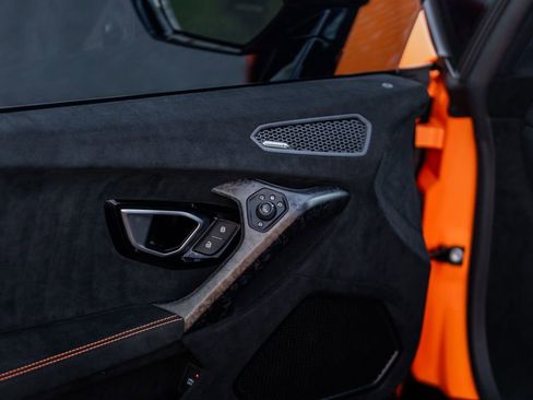 Used 2018 Lamborghini Huracan Performante image 30