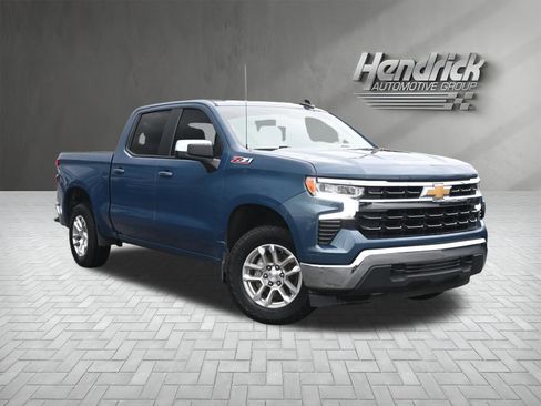 Used 2024 Chevrolet Silverado 1500 LT w/ Z71 Off-Road Package AWD/4WD image 2