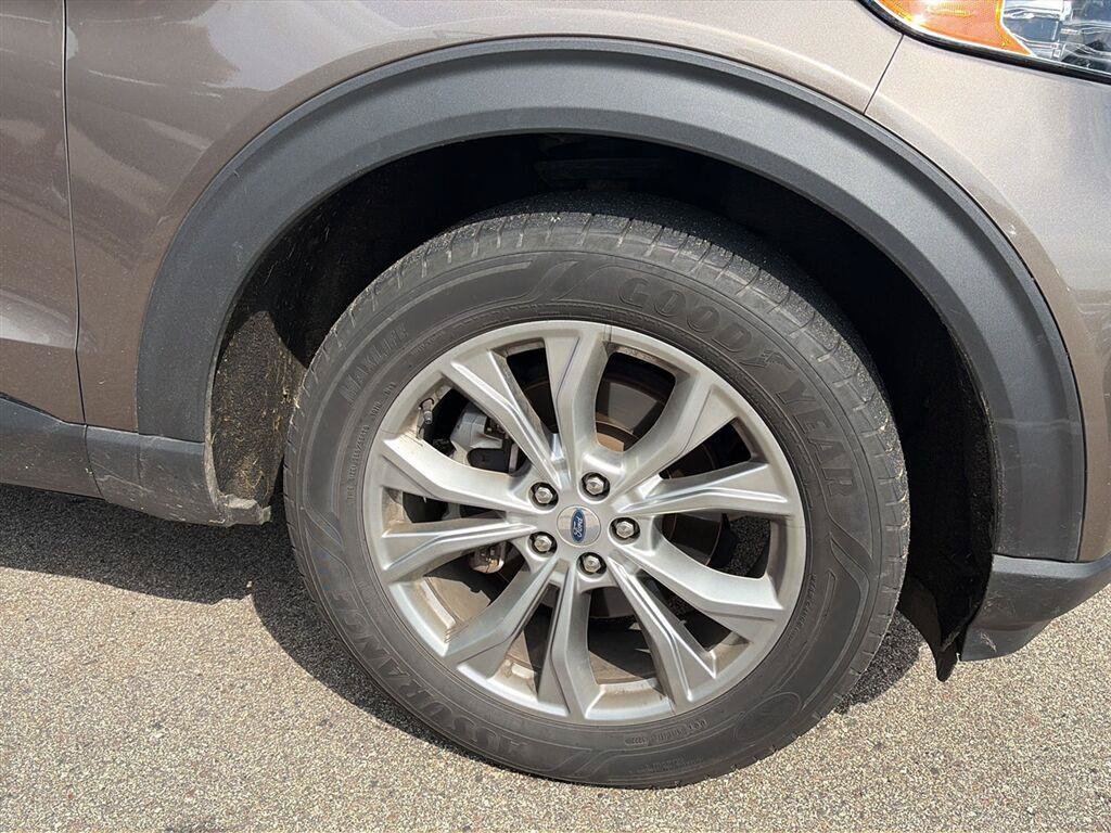 Used 2021 Ford Explorer XLT w/ Equipment Group 202A AWD/4WD image 37