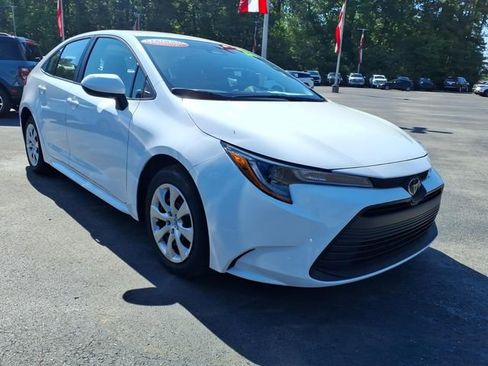 Used 2026 Toyota Corolla LE FWD image 1