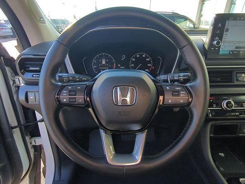 Used 2023 Honda Pilot Touring image 17