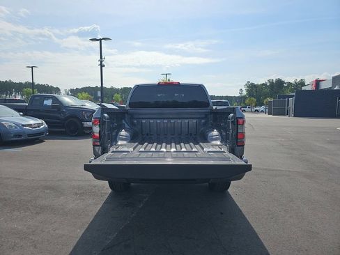 Used 2025 Nissan Frontier SV RWD image 17