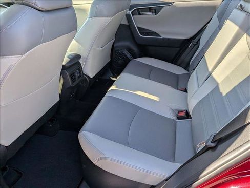 Used 2019 Toyota RAV4 Limited image 19