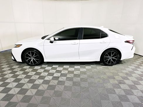 Used 2022 Toyota Camry SE w/ Convenience Package image 6