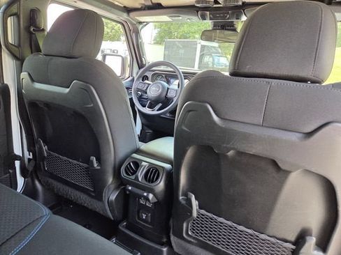 Used 2024 Jeep Wrangler Unlimited Rubicon 4xe AWD/4WD image 17