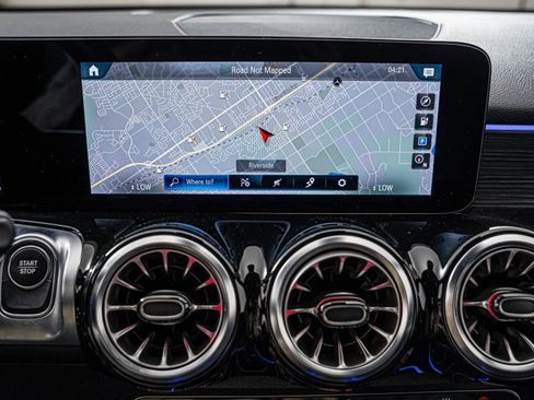 Certified 2023 Mercedes-Benz EQB 300 4MATIC w/ Exclusive Package image 18
