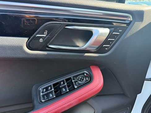 Used 2021 Porsche Macan S image 12