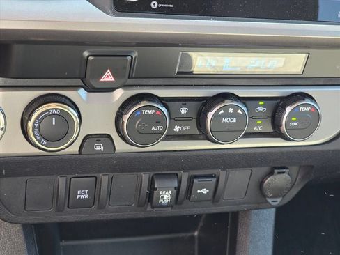 Used 2023 Toyota Tacoma SR5 AWD/4WD image 17