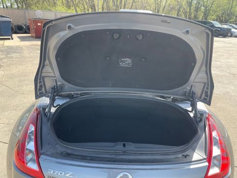 Used 2018 Nissan 370Z Roadster RWD image 17