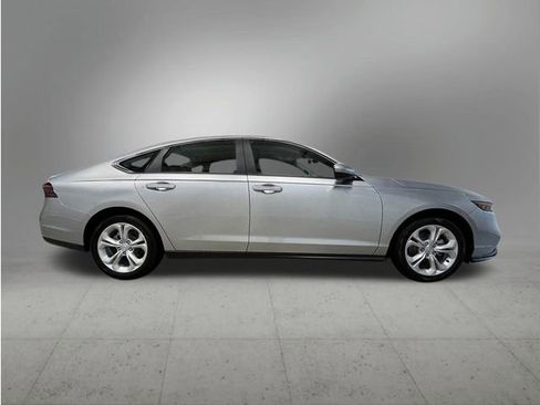 Used 2025 Honda Accord LX image 9