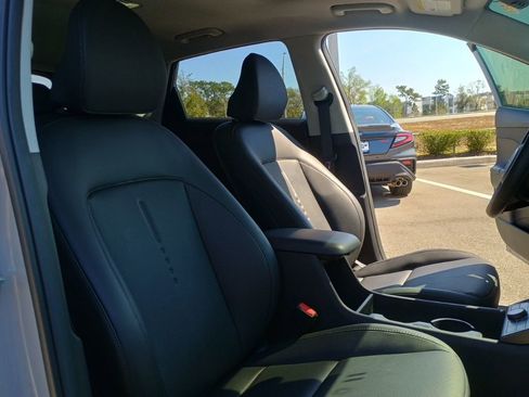 Used 2025 Hyundai Kona Limited image 24