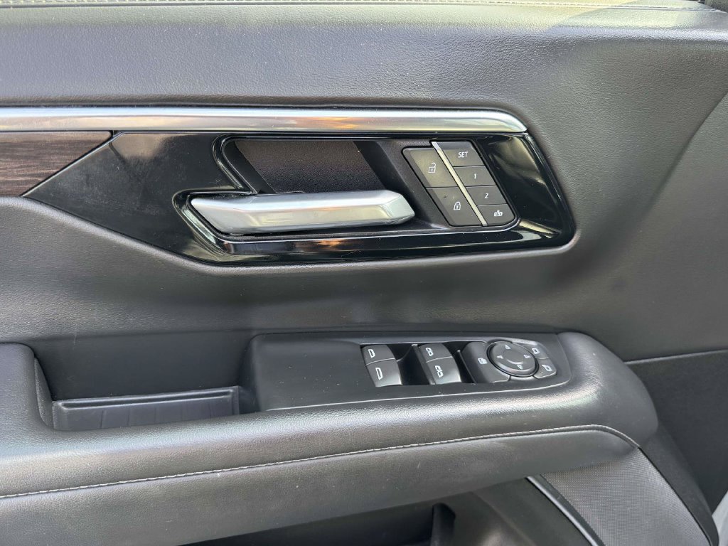 Used 2025 Chevrolet Suburban Z71 AWD/4WD image 20