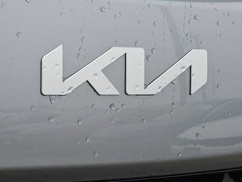 Used 2025 Kia Soul LX image 12