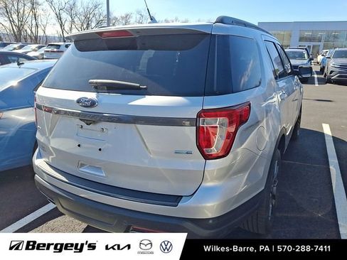 Used 2018 Ford Explorer XLT w/ Equipment Group 202A image 5