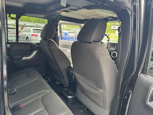 Used 2015 Jeep Wrangler Unlimited Sahara w/ Connectivity Group image 14
