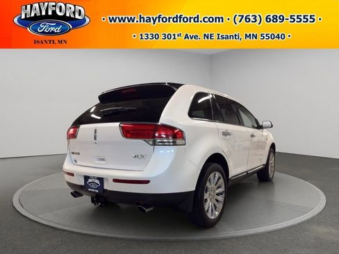 Used 2013 Lincoln MKX FWD image 3