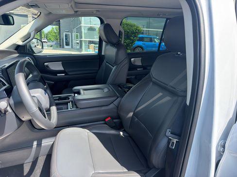 Used 2025 Ford Expedition Active AWD/4WD image 14