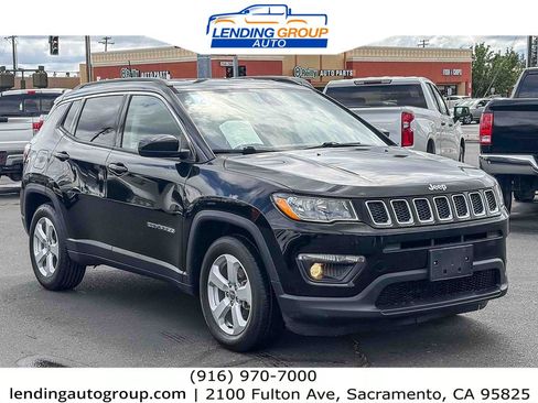 Used 2018 Jeep Compass Latitude w/ Popular Equipment Group FWD image 5