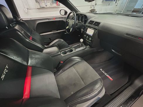 Used 2009 Dodge Challenger SRT8 w/ SRT Option Group II RWD image 21