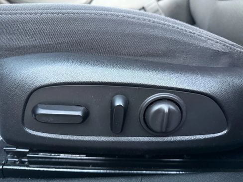 Used 2017 Chevrolet Malibu LT image 28