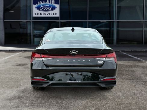 Used 2023 Hyundai Elantra SEL w/ Convenience Package FWD image 4