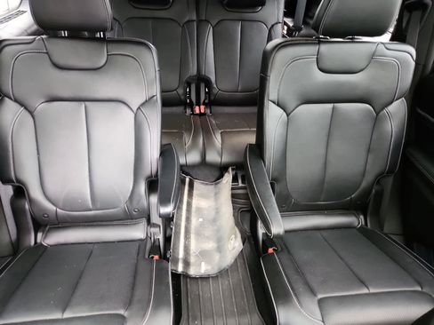 Used 2023 Jeep Grand Cherokee L Overland w/ Luxury Tech Group IV AWD/4WD image 20