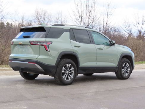 Used 2025 Chevrolet Equinox LT w/ Convenience Package II image 3