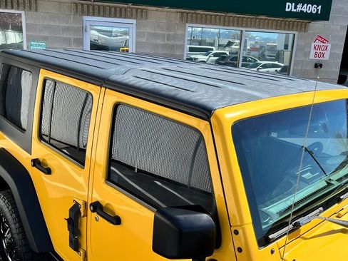 Used 2015 Jeep Wrangler Unlimited Rubicon w/ Connectivity Group image 10