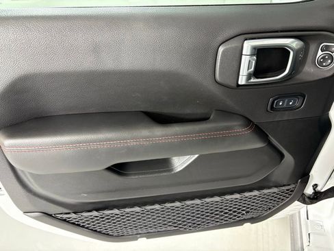 Used 2023 Jeep Gladiator Rubicon w/ Cold Weather Group image 16