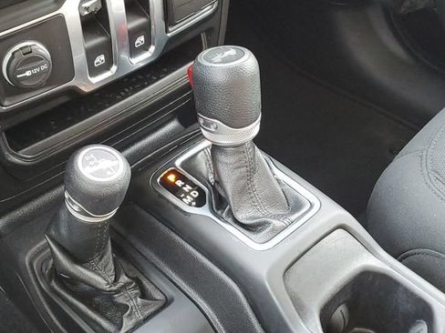 Used 2022 Jeep Wrangler Sport AWD/4WD image 18